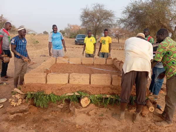 Tanlili : Construction du Grenier Traditionnel Amélioré